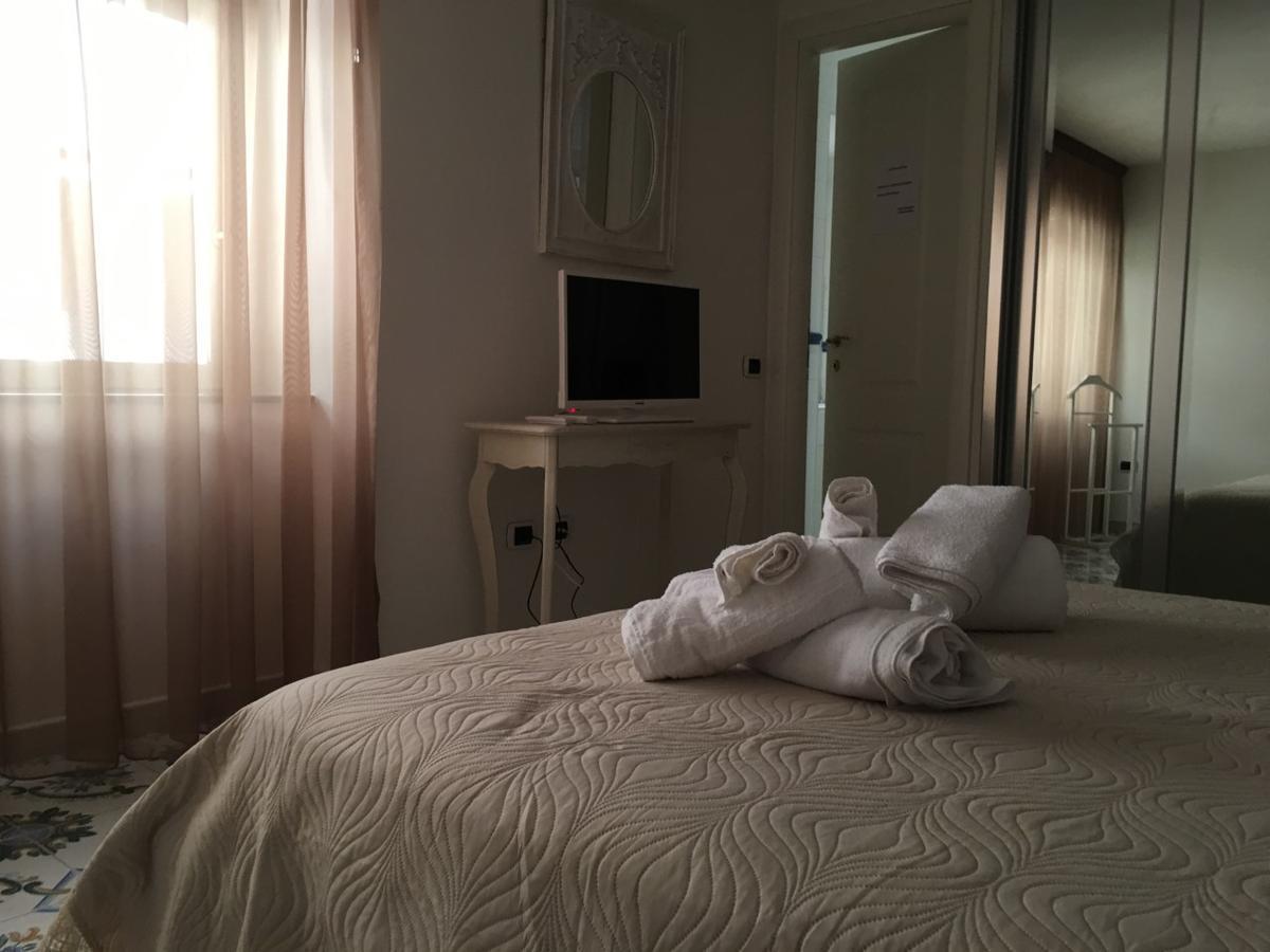 Bed and Breakfast La Corte Del Re Borbone Caserta Exterior foto